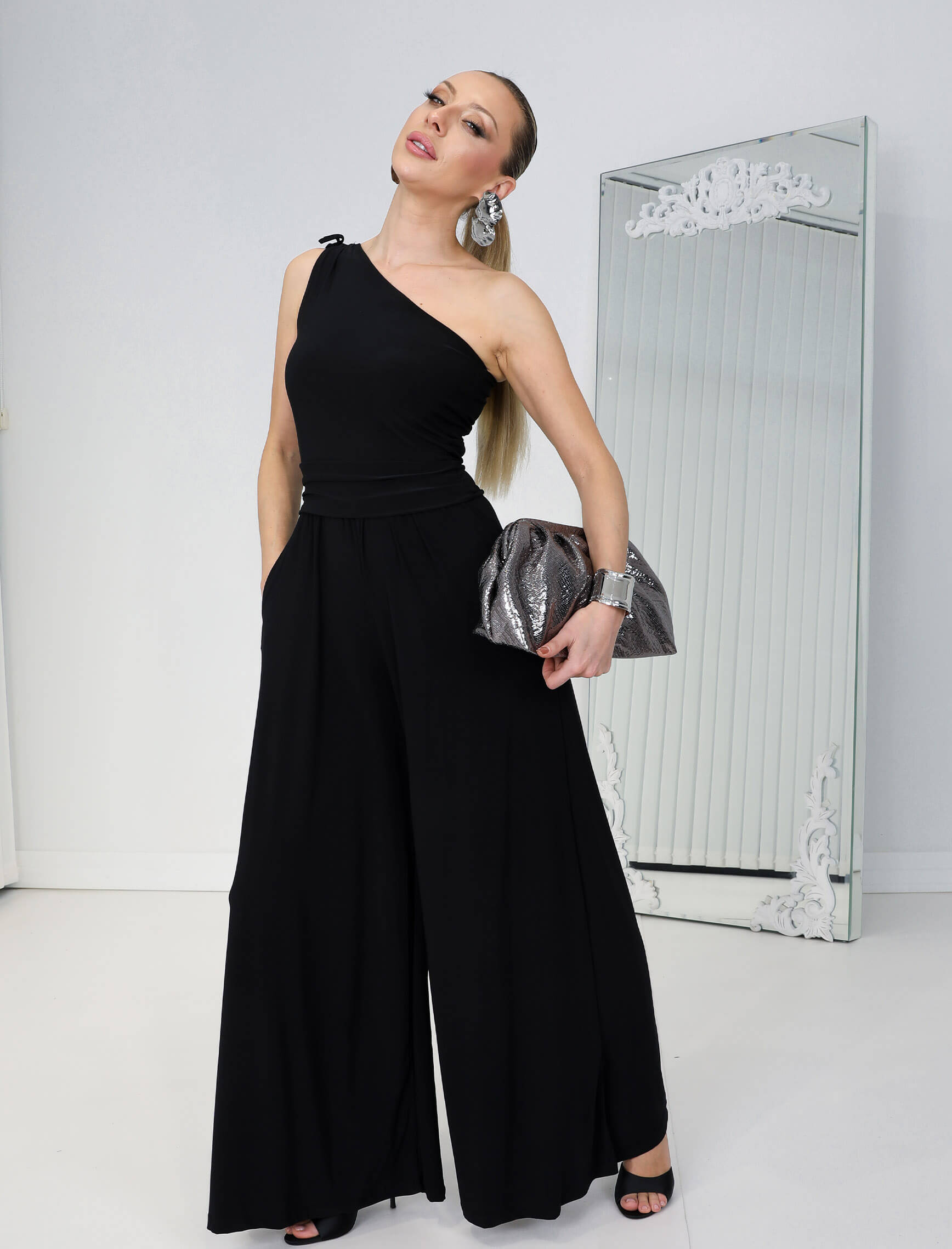 Siyah Tek Omuz Layalı Tulum