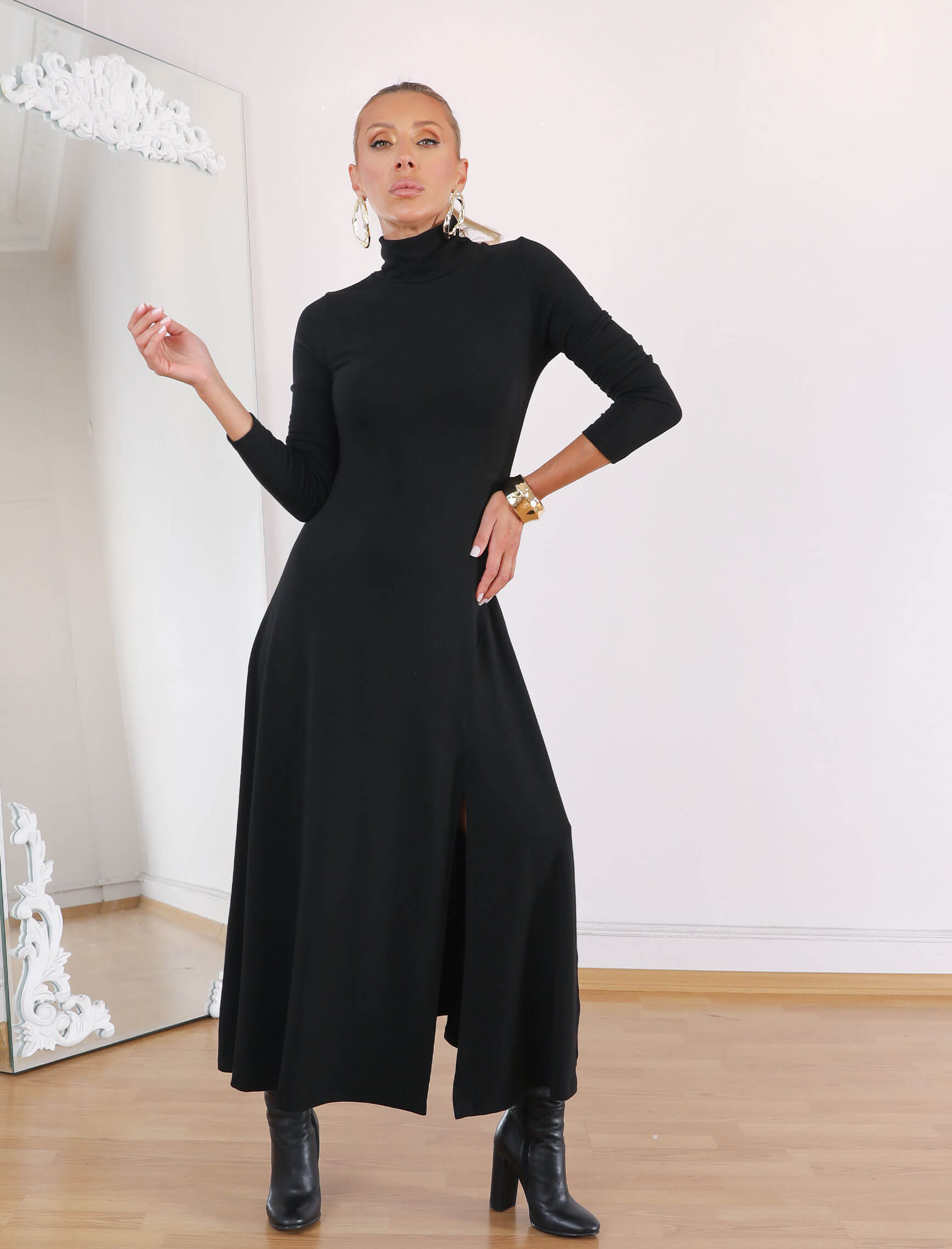 Siyah Boğazlı Yan Yırtmaç Elbise - Görsel 4