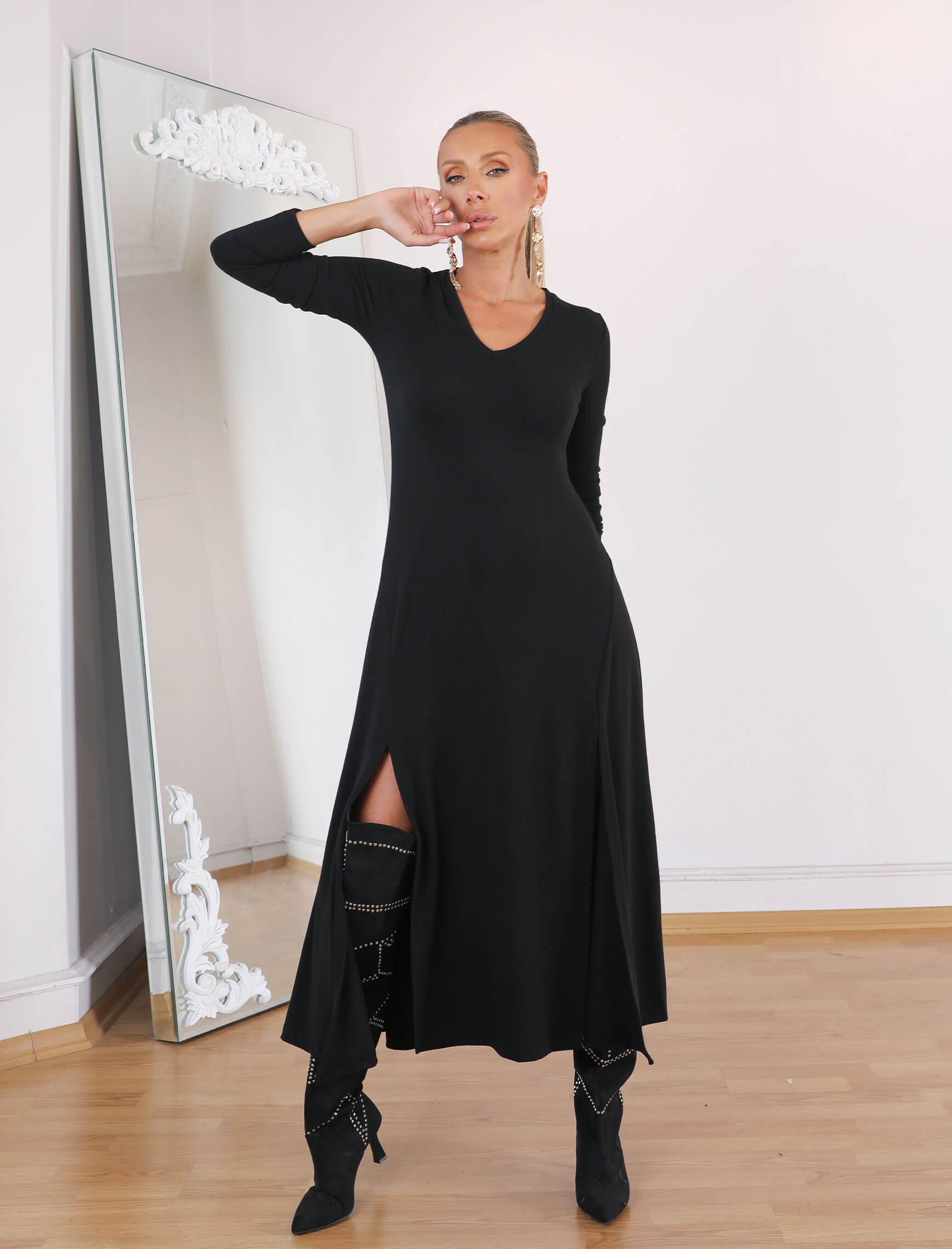 Siyah V Yaka Çift Yırtmaç Elbise