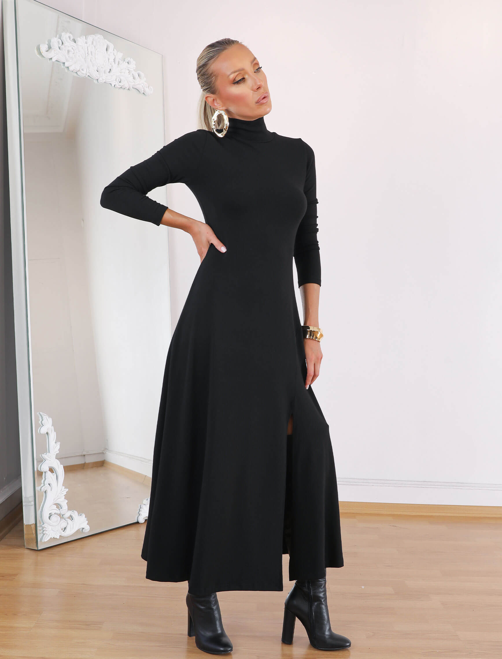 Siyah Boğazlı Yan Yırtmaç Elbise - Görsel 3