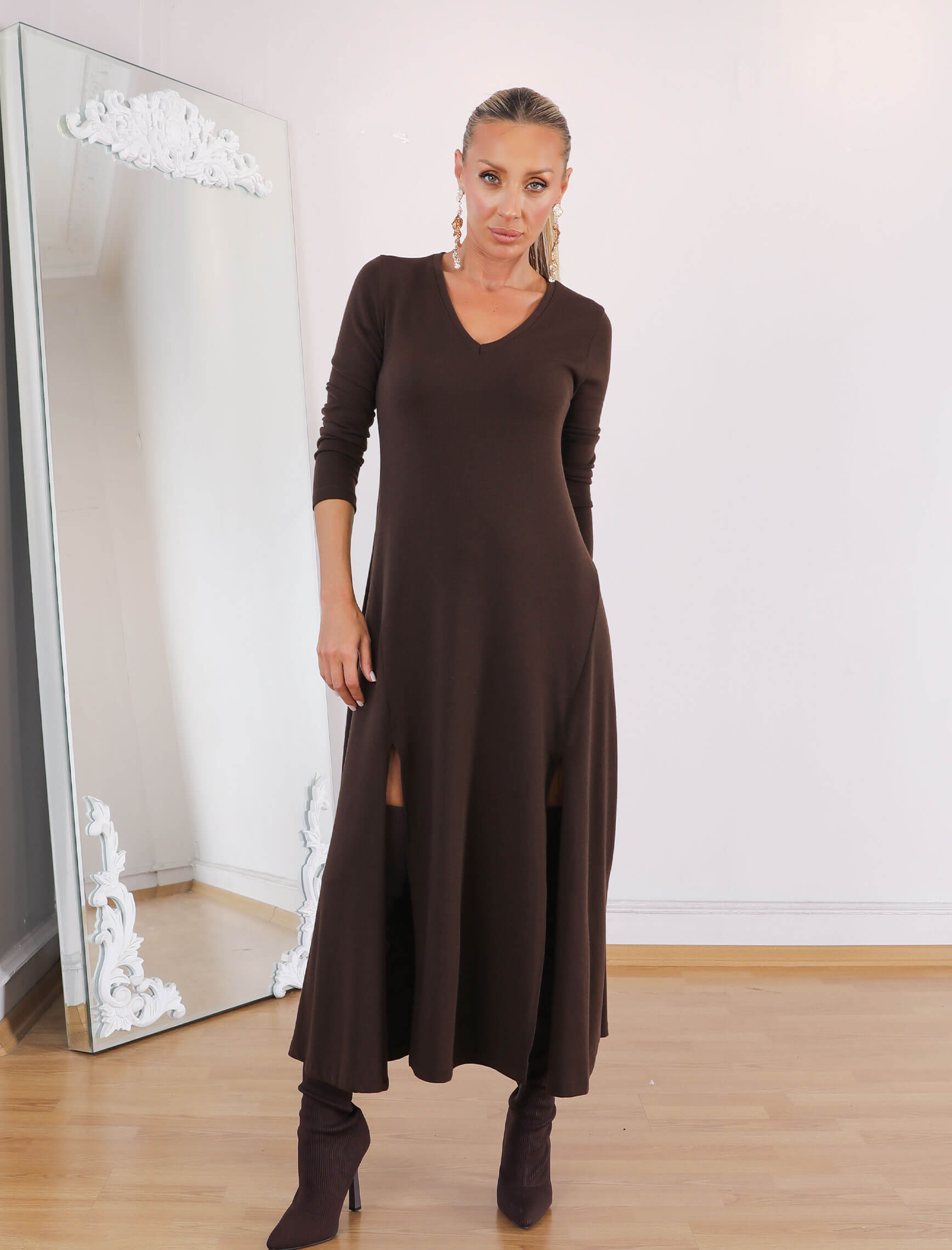 Kahve V Yaka Çift Yırtmaç Elbise - Görsel 3