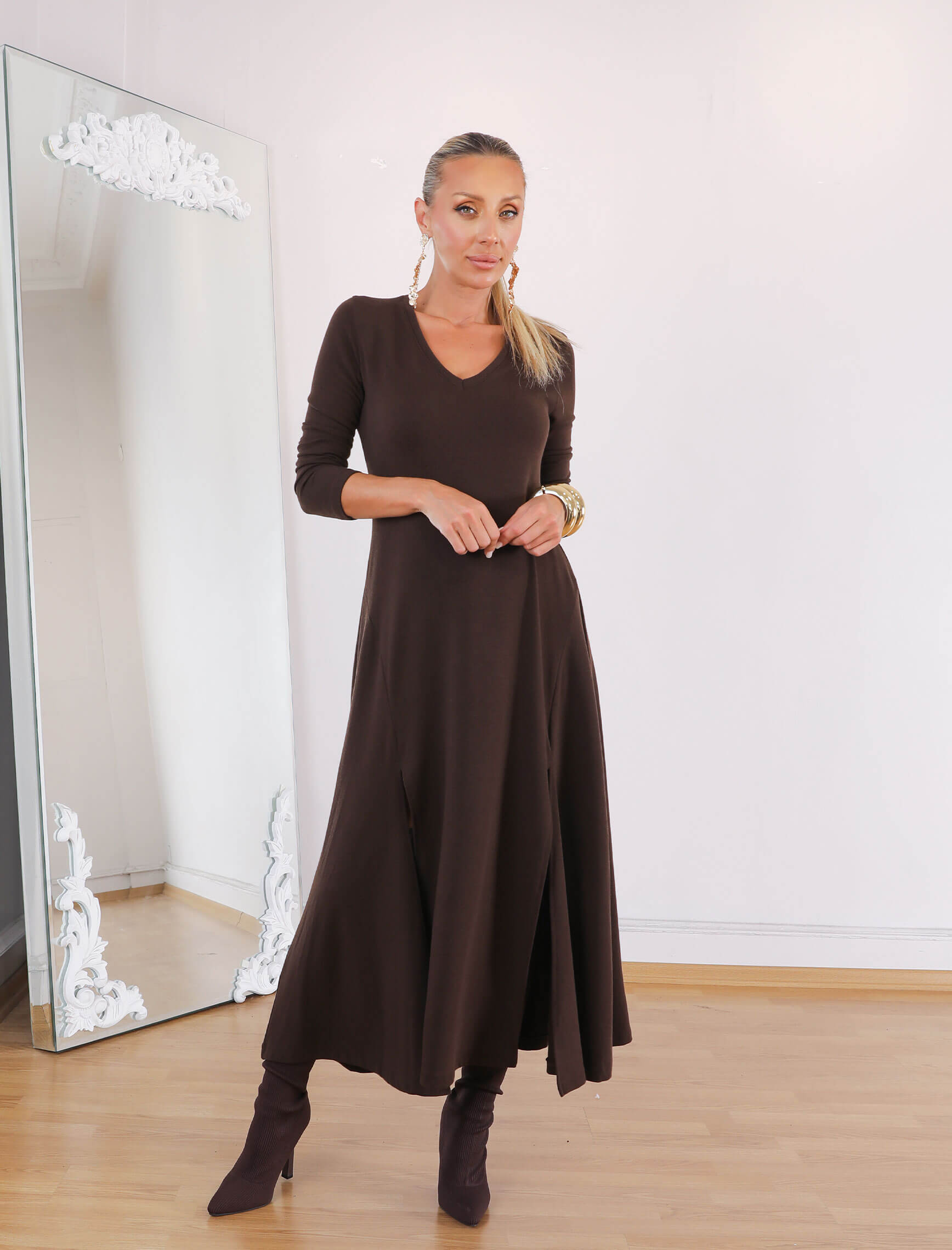 Kahve V Yaka Çift Yırtmaç Elbise - Görsel 2