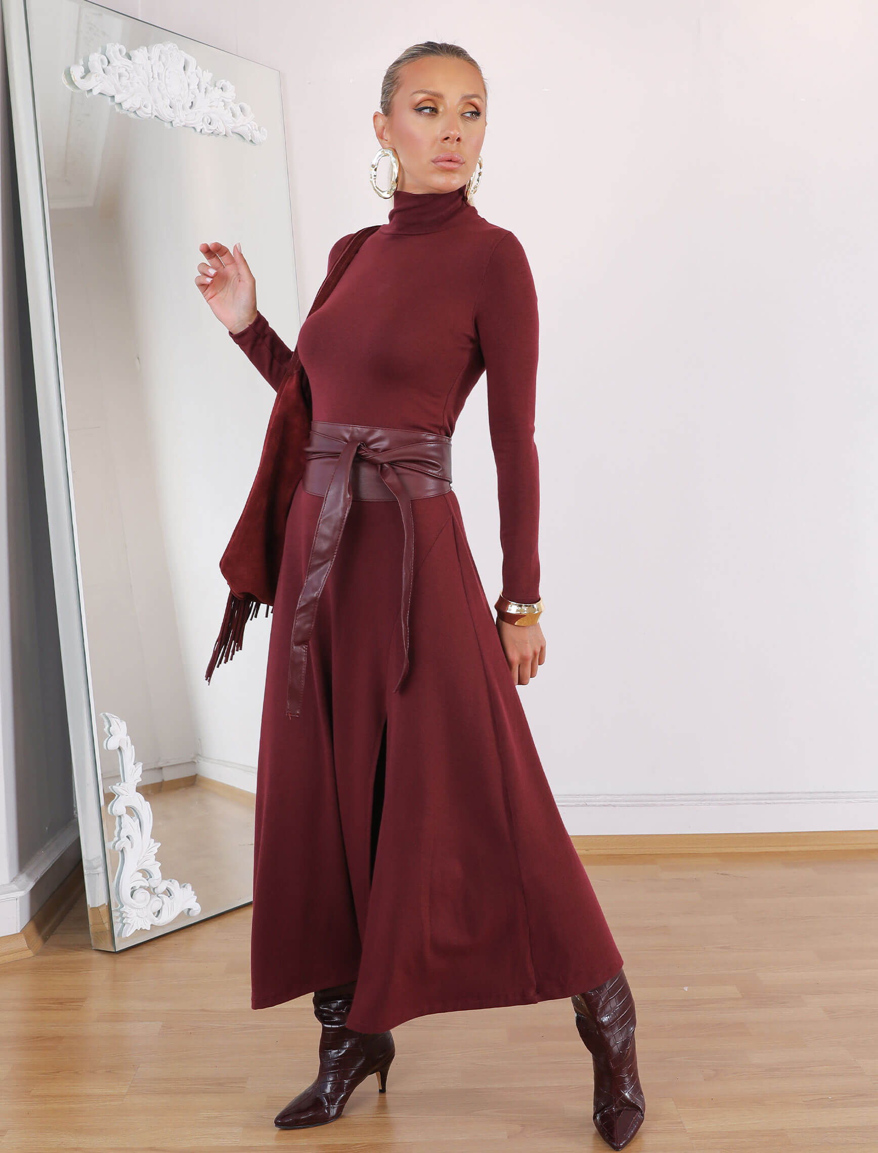 Bordo Boğazlı Yan Yırtmaç Elbise - Görsel 4