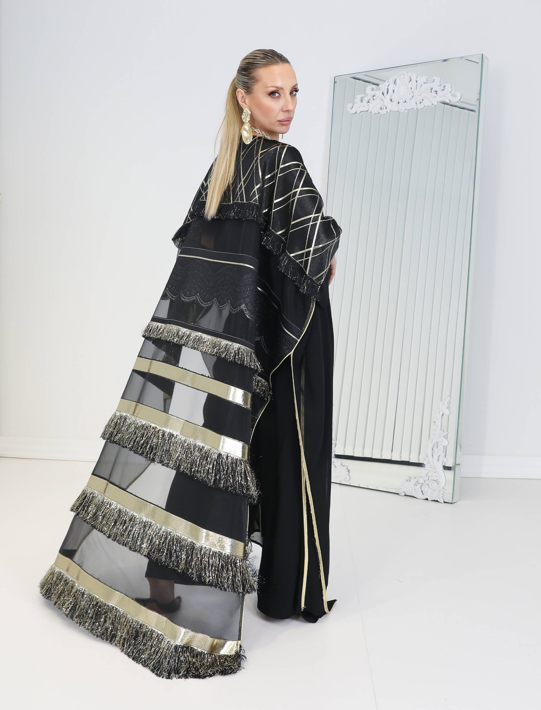 Siyah Gold Püsküllü Jada Kap